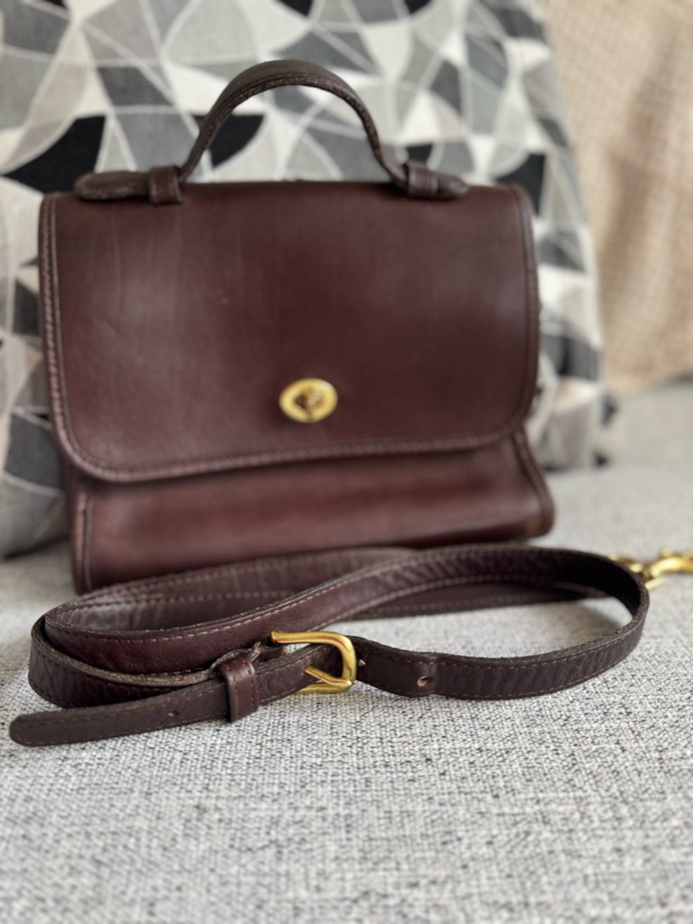 Vintage Coach Mahogany Court 9870 Crossbody Bag